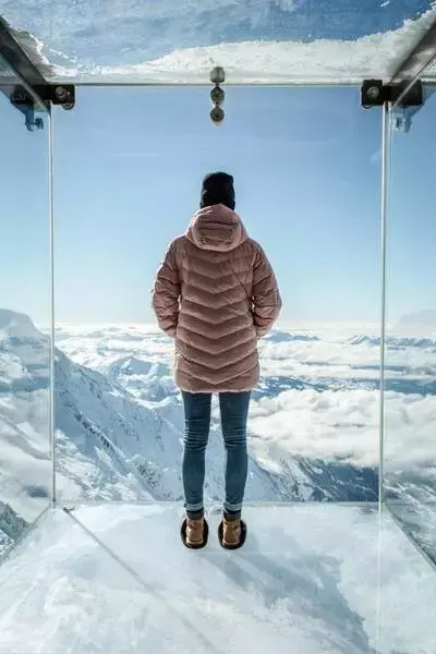 Step Into the Void (Pas dans le Vide)